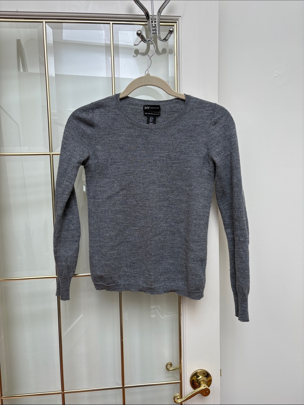 100% extra fine merino wool Gray Crewneck Lightweight Women's Sweater Size Small